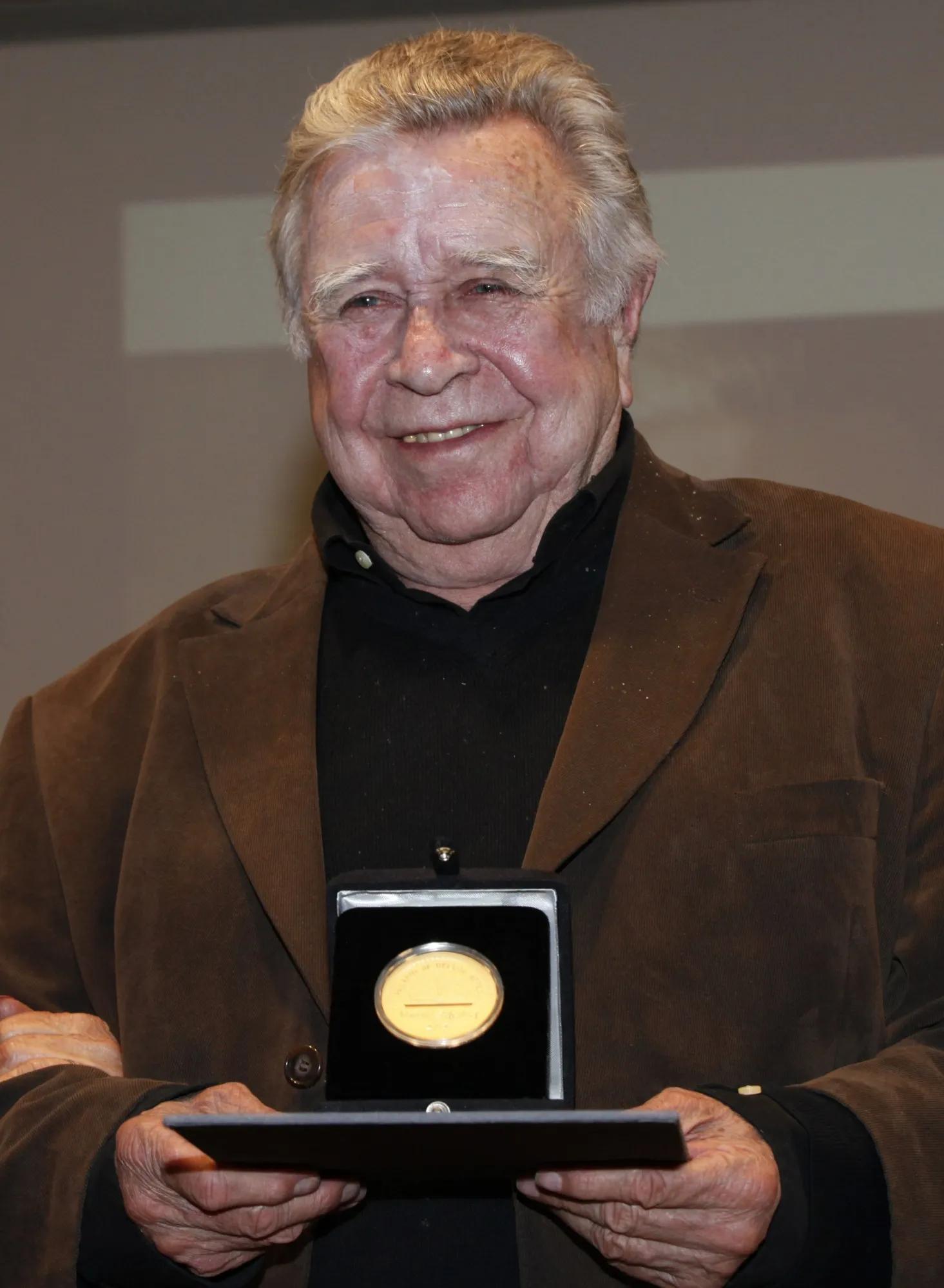 manuel_felguérez,_pioneering_abstract_artist_challenging_mexican_muralism,_dies_at_91