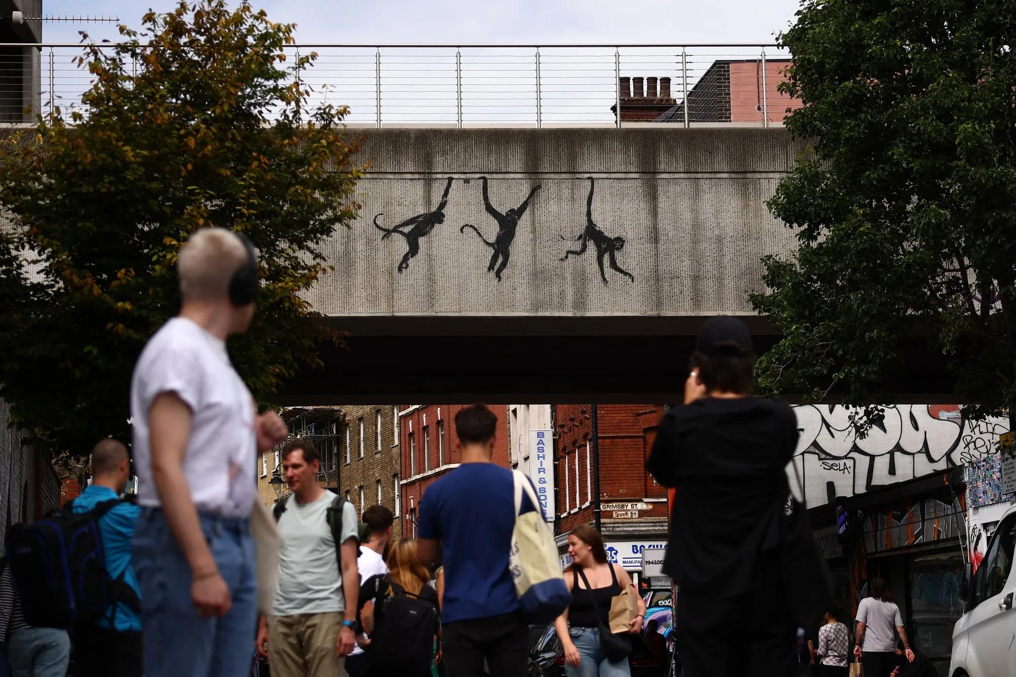 banksy_unveils_third_mural_in_three_days:_a_trio_of_monkeys_in_london