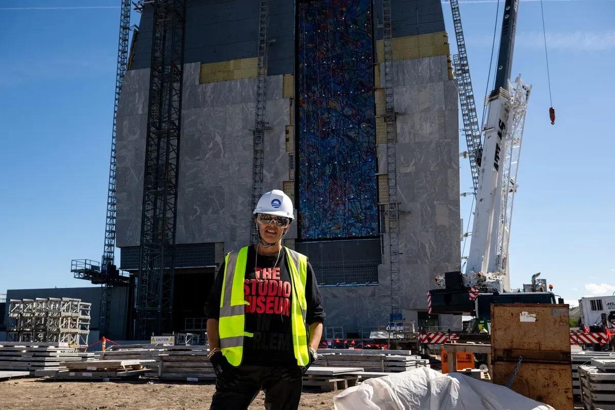 julie_mehretu_crafts_monumental_glass_mural_for_chicago's_obama_presidential_center